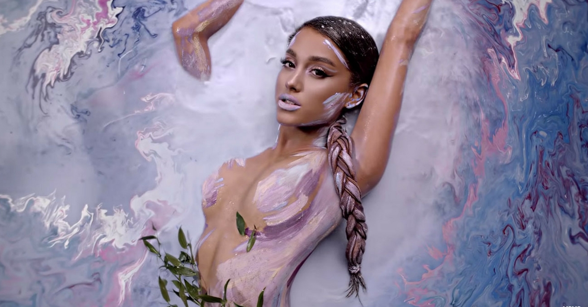 Assista ao Carpool Karaokê com Ariana Grande