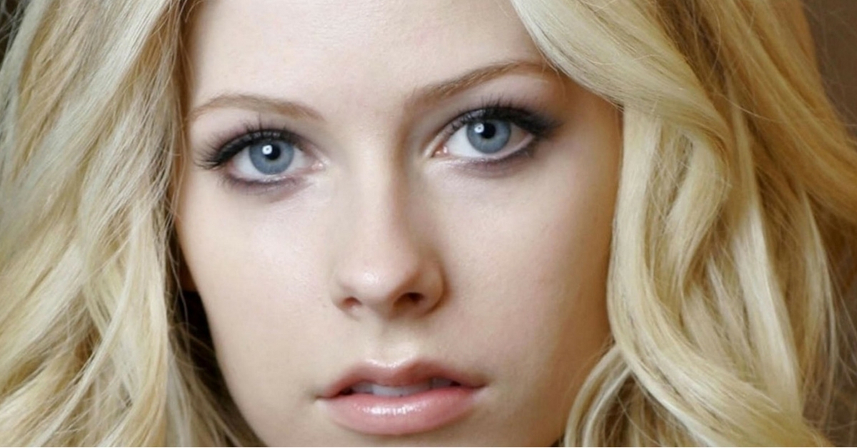 “Avril Lavigne Is Coming” entra para os Trending Topics do Twitter e acende rumores de single de retorno