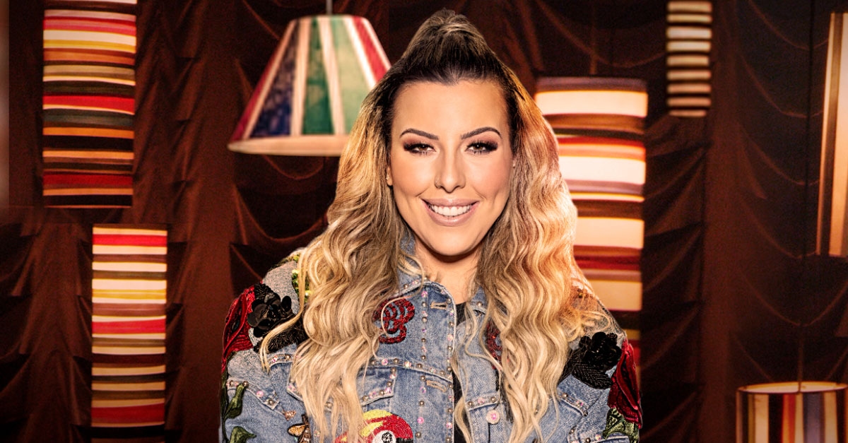 Entrevista | Ana Clara emplaca regravação de Beth Carvalho em novela da Globo: “Sonho de qualquer cantor”