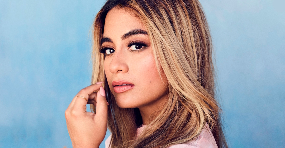 Ally Brooke divulga foto com Tropkillaz estúdio