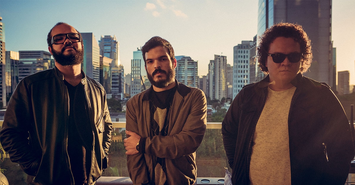 De quarentena, Versalle anuncia versão remix de “Teu Sol e o Mar” com Boss In Drama