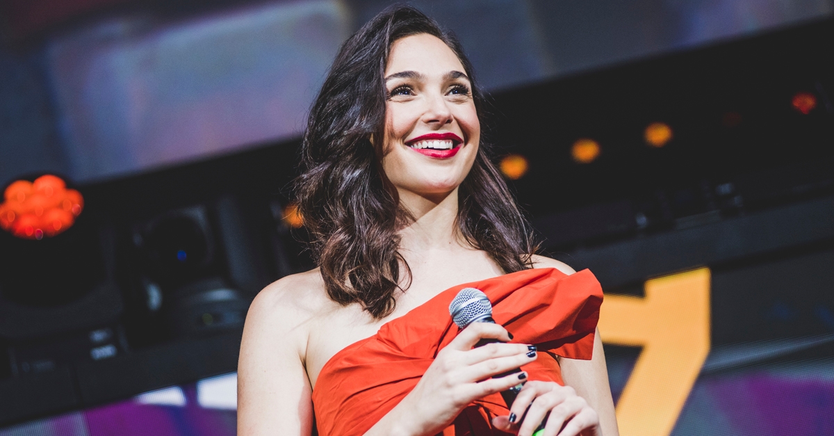 CCXP19 | Quarto dia marcado por painel surpresa com Henry Cavill e Gal Gadot estreia trailer de Mulher Maravilha 1984