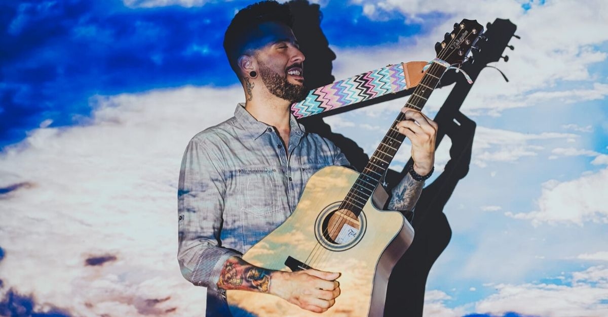 “Fumaça” | Julies lança clipe nesta sexta; saiba mais!