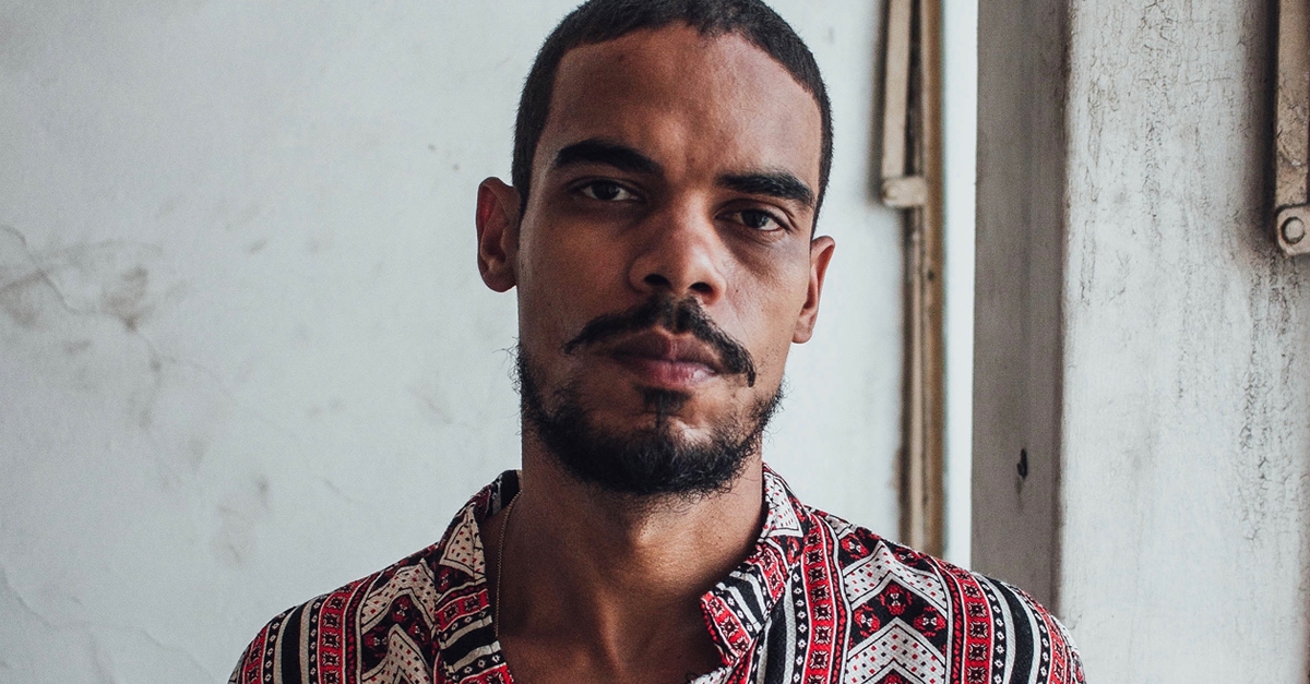 Ramonzin lança o álbum “Arteiro” e videoclipe de “Carnaval Eterno”, parceria com Malía