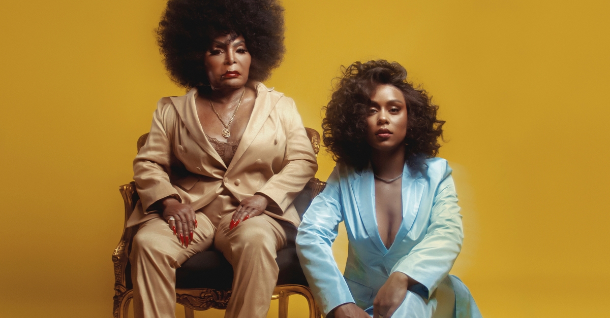 MC Rebecca e Elza Soares celebram a ancestralidade em “A Coisa tá Preta”
