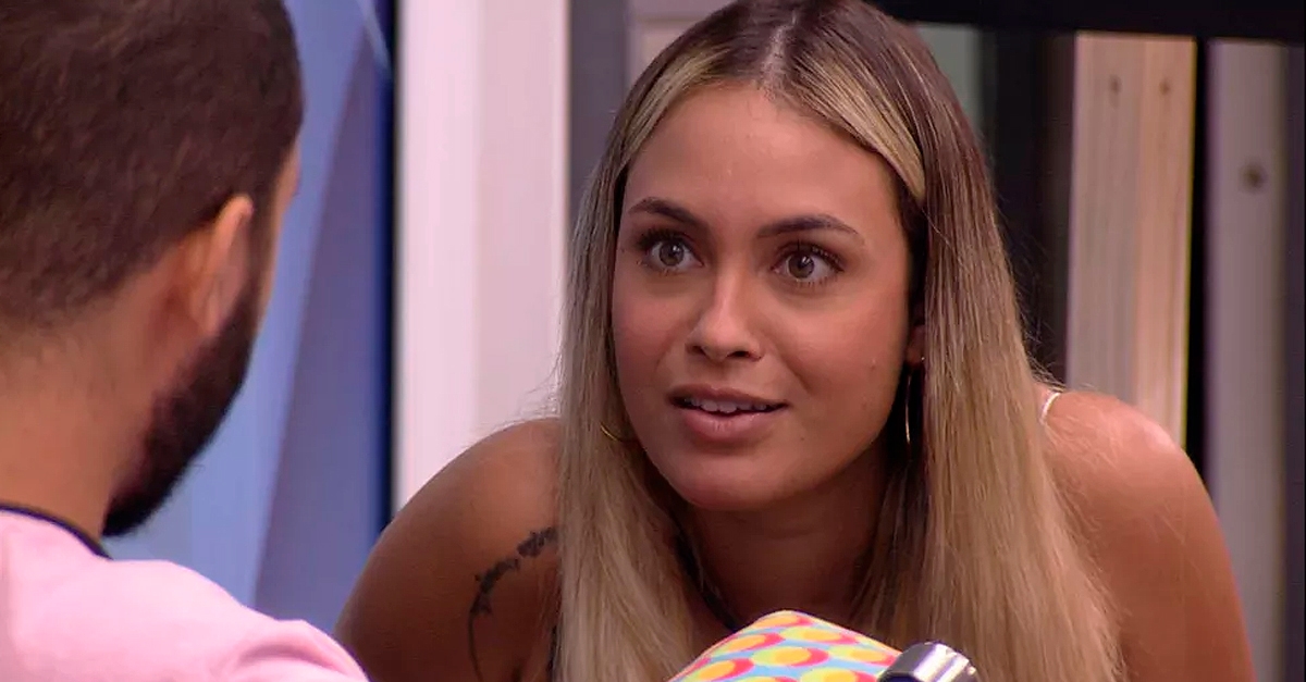 BBB21 | Sarah debocha da pandemia em conversa com Arthur e internautas reagem
