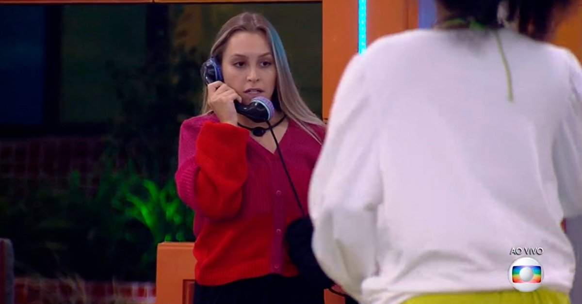 BBB21 | Carla Diaz atende Big Fone e indica Lumena, Rodolffo e Fiuk ao paredão