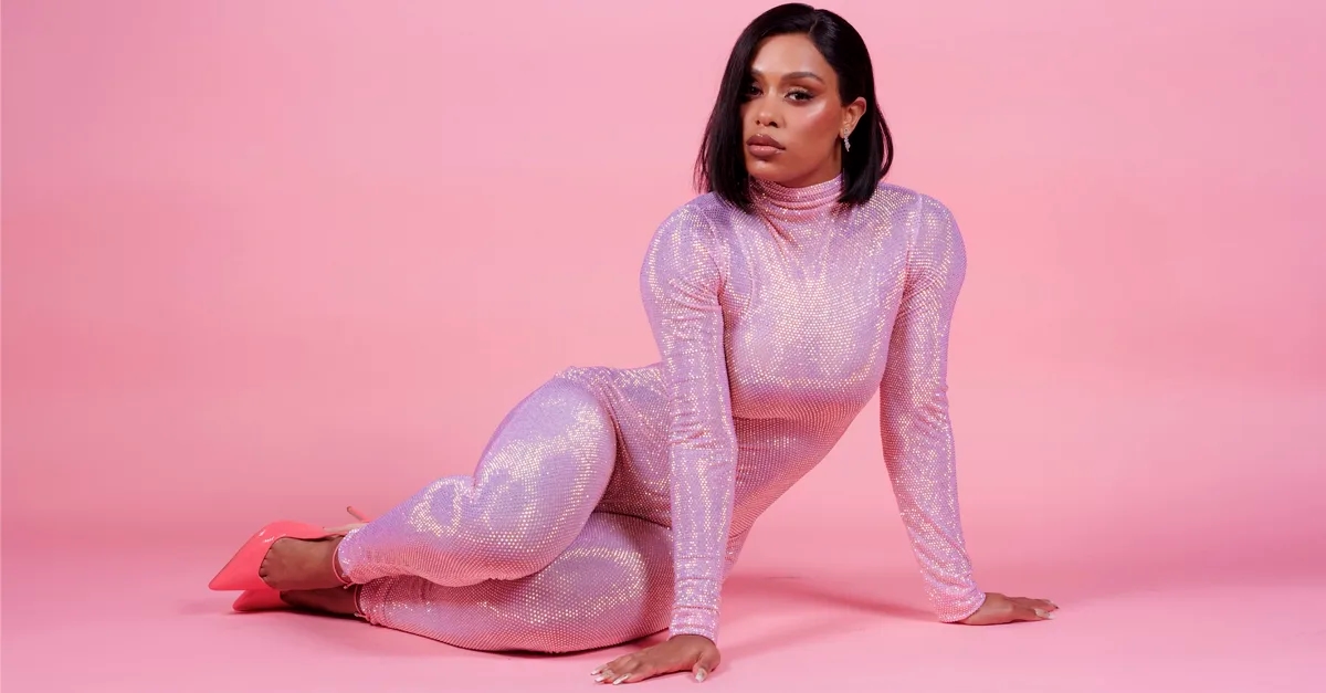 Mc Rebecca comemora 1 milhão de streams do EP “Outro Lado”