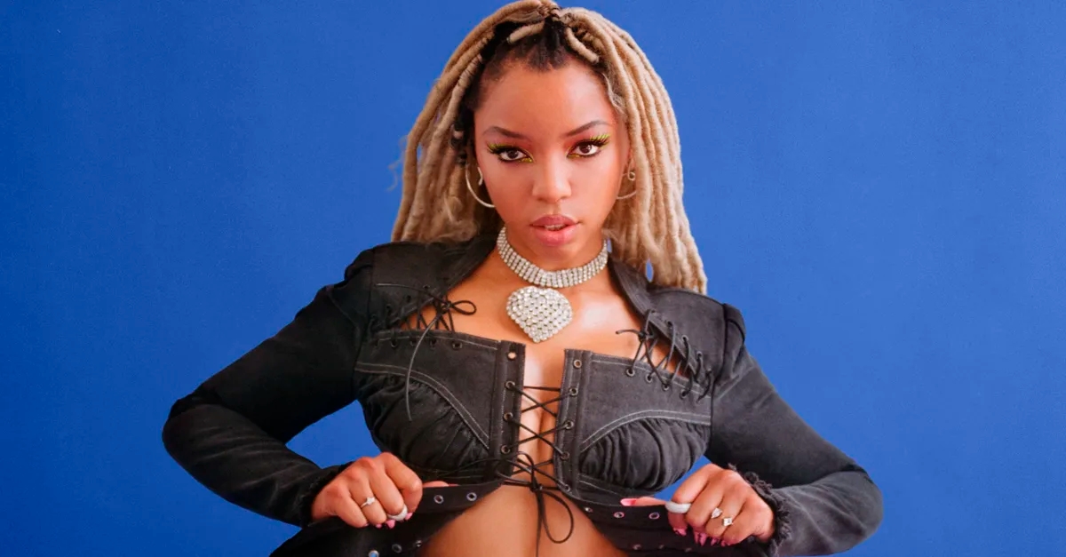 Letra e Tradução: “Treat Me” – Chlöe