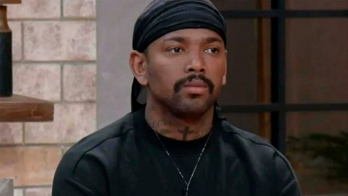 Nego do Borel é expulso de A Fazenda após acusação de abuso sexual