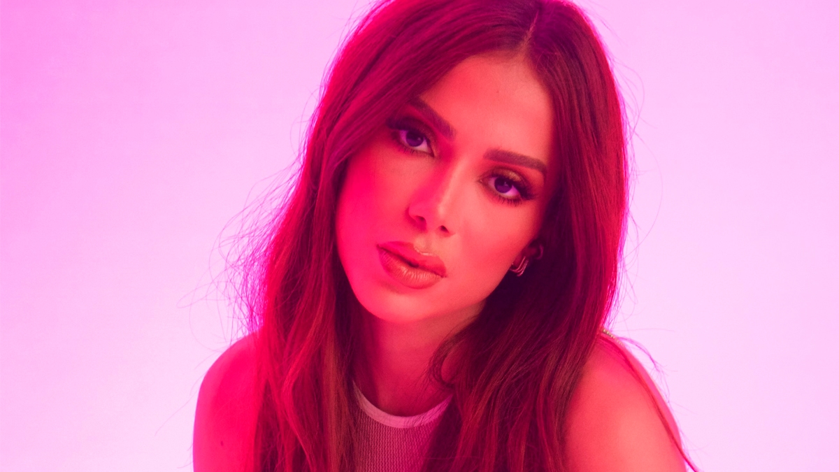 Melody é proibida de lançar versão de “Faking Love” e Anitta comenta: “Música não é bagunça”