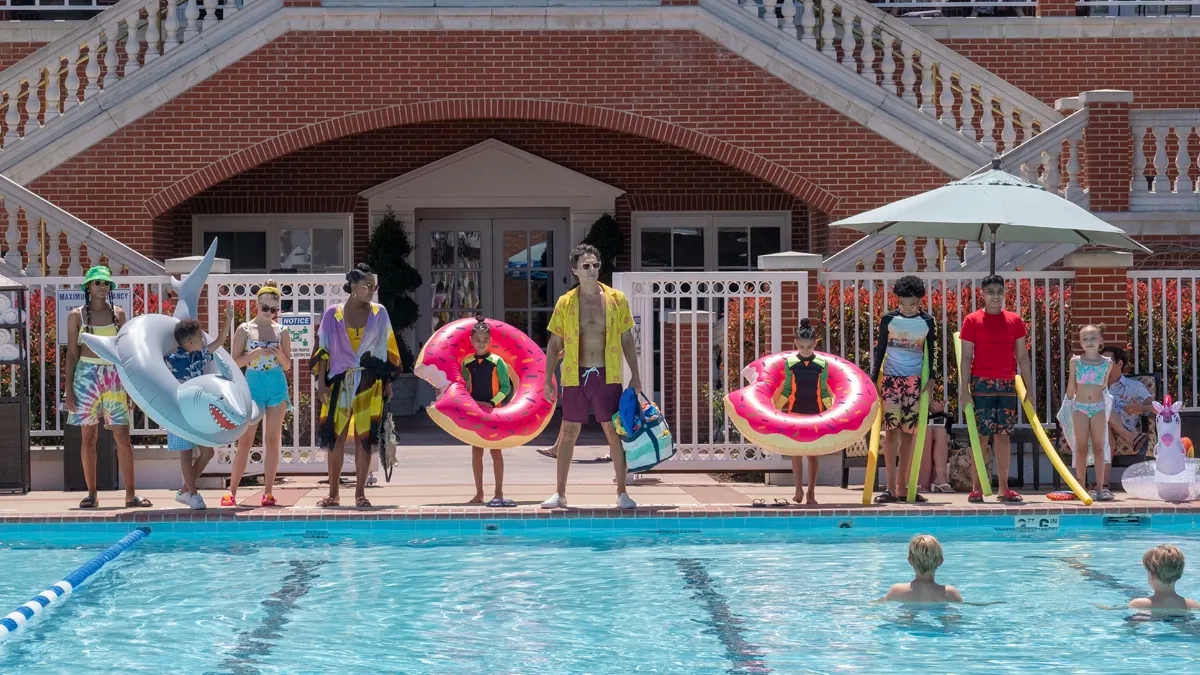 Disney+ divulga pôster e trailer divertido para “Doze é Demais”; assista!