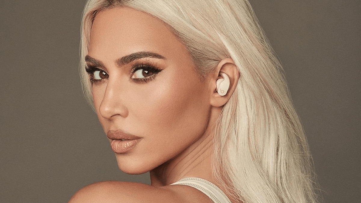 Jovem leva quatro tiros e revela cinta modeladora de Kim Kardashian a salvou