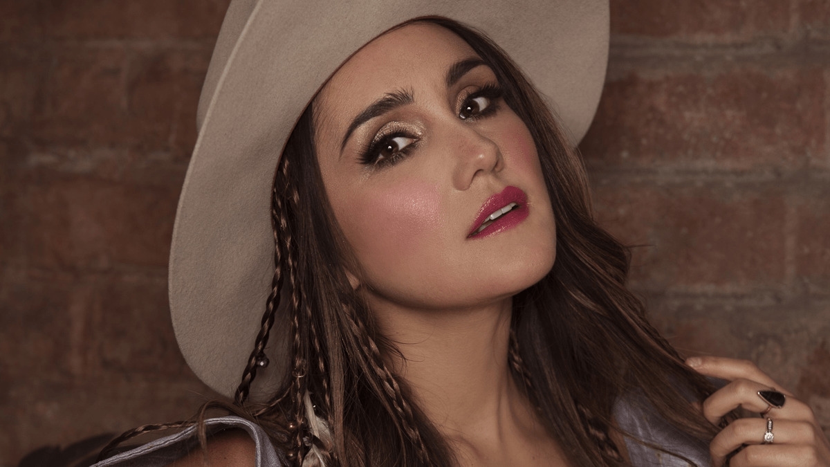 Dulce María lança versão deluxe do disco “Origen” com três faixas inéditas; confira!