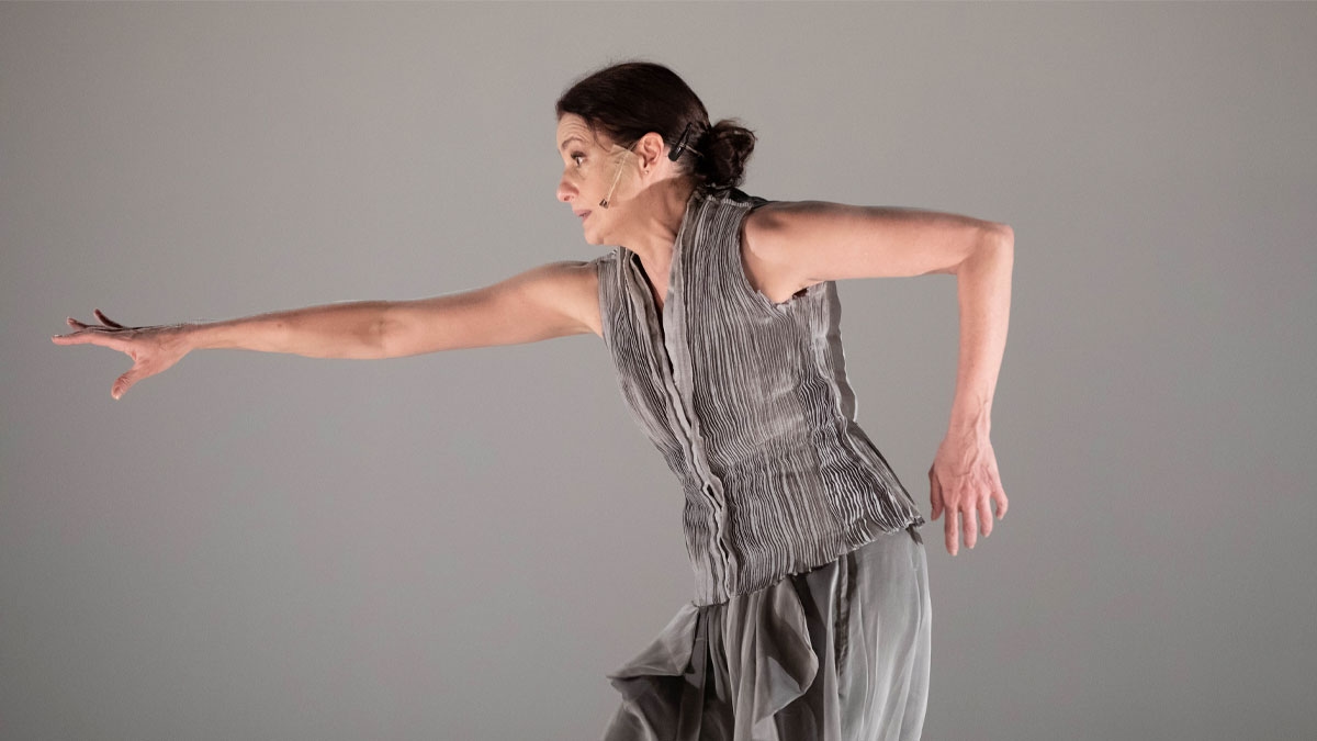 Denise Fraga celebra a empatia e a arte em seu monólogo “Eu de Você”