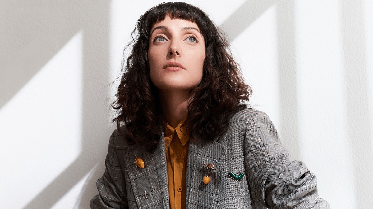 Clarice Falcão lança o single “Ar da sua graça”