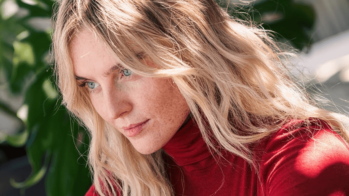 Perrie lança videoclipe de “Forget About Us”