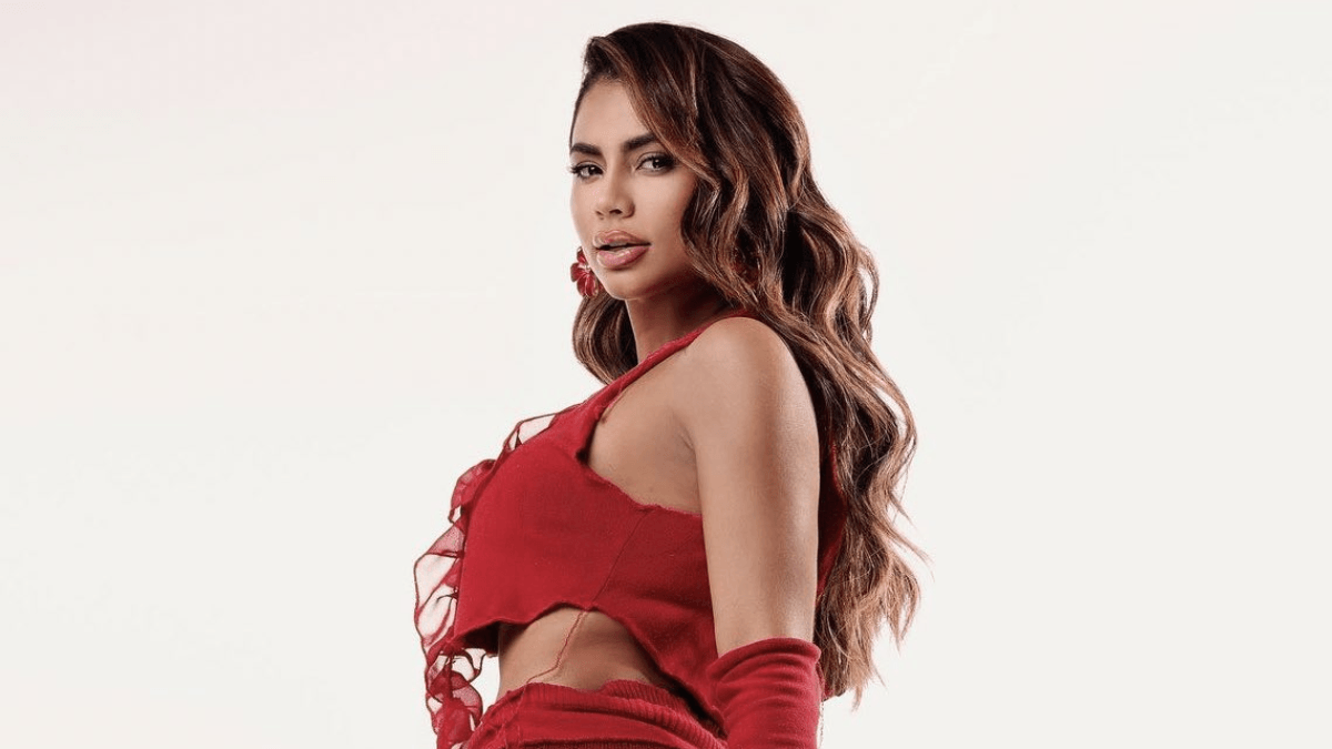 Lexa encanta fãs com celebração de ritmos tropicais no single “Necessito”