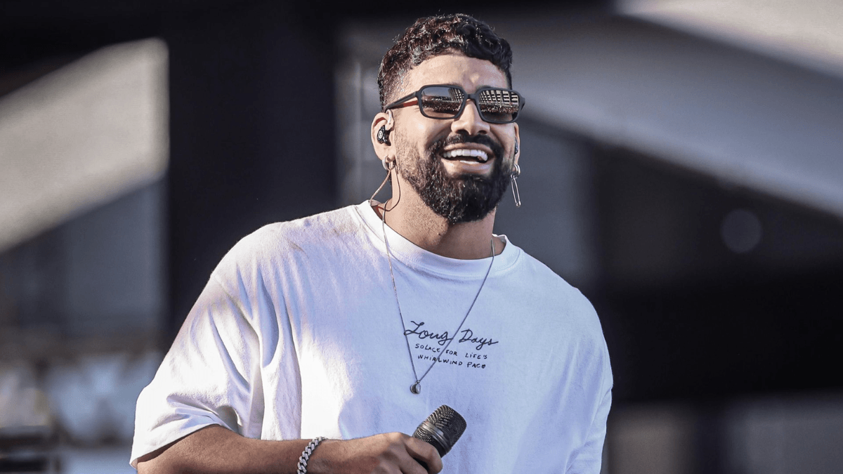 Dilsinho anuncia show no Réveillon Rio 2025