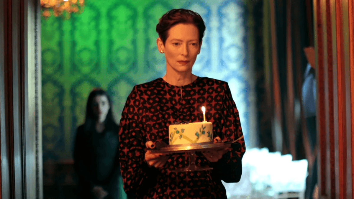 Brasileiros invadem perfil de Tilda Swinton após reação a vitória de Fernanda Torres no Golden Globes 2025