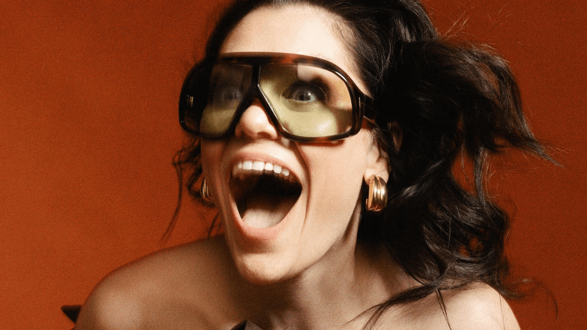 Jessie J consolida nova fase com single dançante “Living My Best Life”