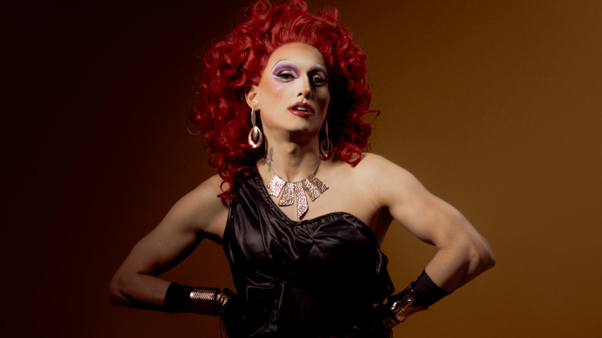 Mercedez Vulcão, do Drag Race Brasil, promove watch party da 2ª temporada em São Paulo