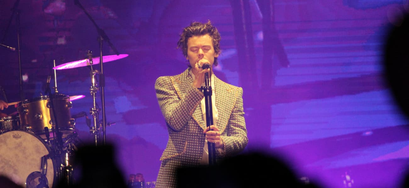 Harry Styles leva sua nova turnê ao Rio de Janeiro e reúne fãs antigos e fãs mais novos do que ele imaginava; entenda!