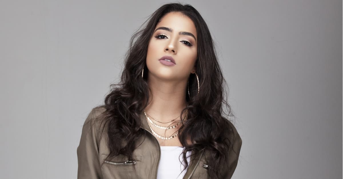 “Pra Sempre” | Julia Joia Lança novo single com clipe produzido com celular e feito em casa