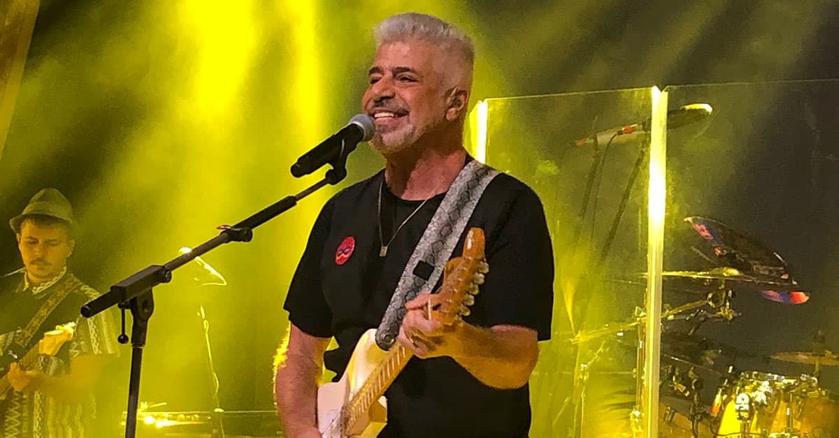 Lulu Santos faz show em Niterói, no Rio
