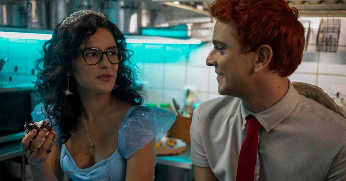 Com Kéfera e Victor Lamoglia no elenco, “Ninguém Tá Olhando” ganha novo trailer