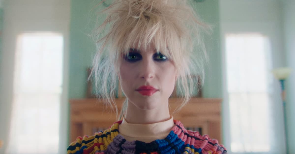 Hayley Williams lança “Cinnamon” e disponibiliza primeira parte de disco nas plataformas digitais