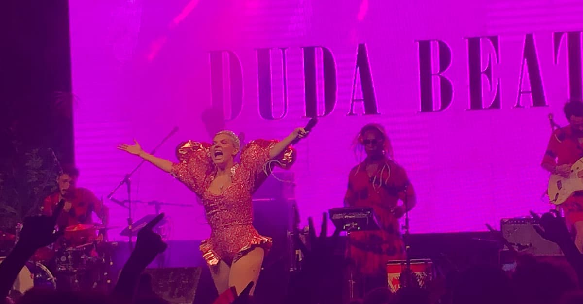 CarnaVip 2020 | Duda Beat é atração da festa Auê e entrega show animado: “Não é época de chorar”