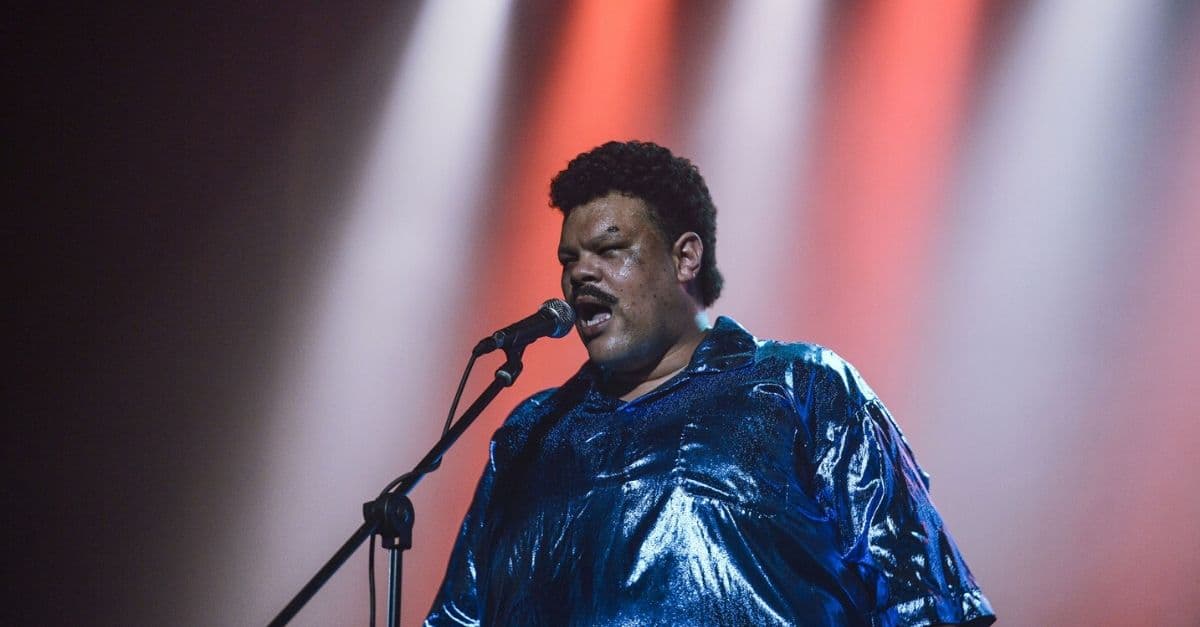 Babu Santana interpreta Tim Maia em série que estreia no Canal Brasil