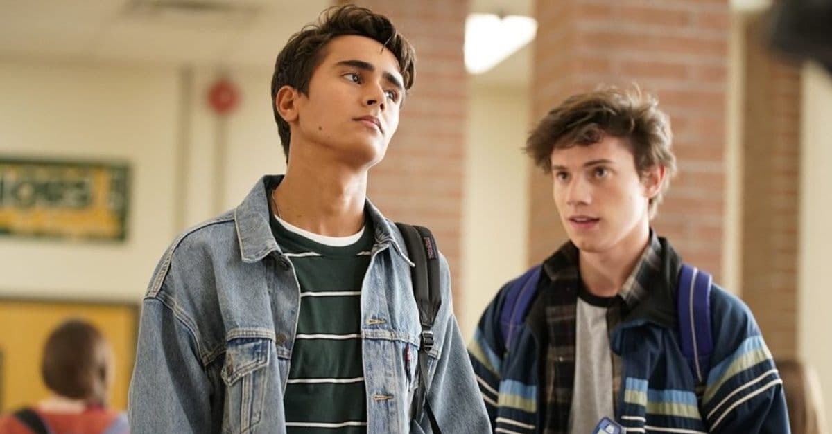 Baseada em romance adolescente, “Love, Victor” tem primeiro pôster divulgado