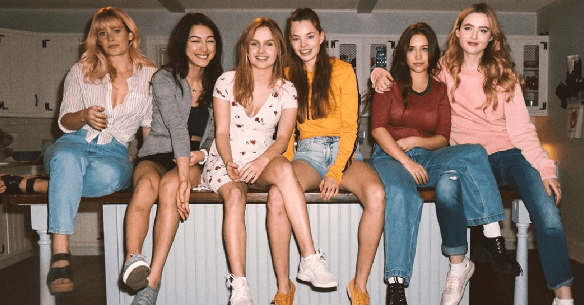 Kathryn Newton e Gideon Adlon lamentam cancelamento de “The Society”