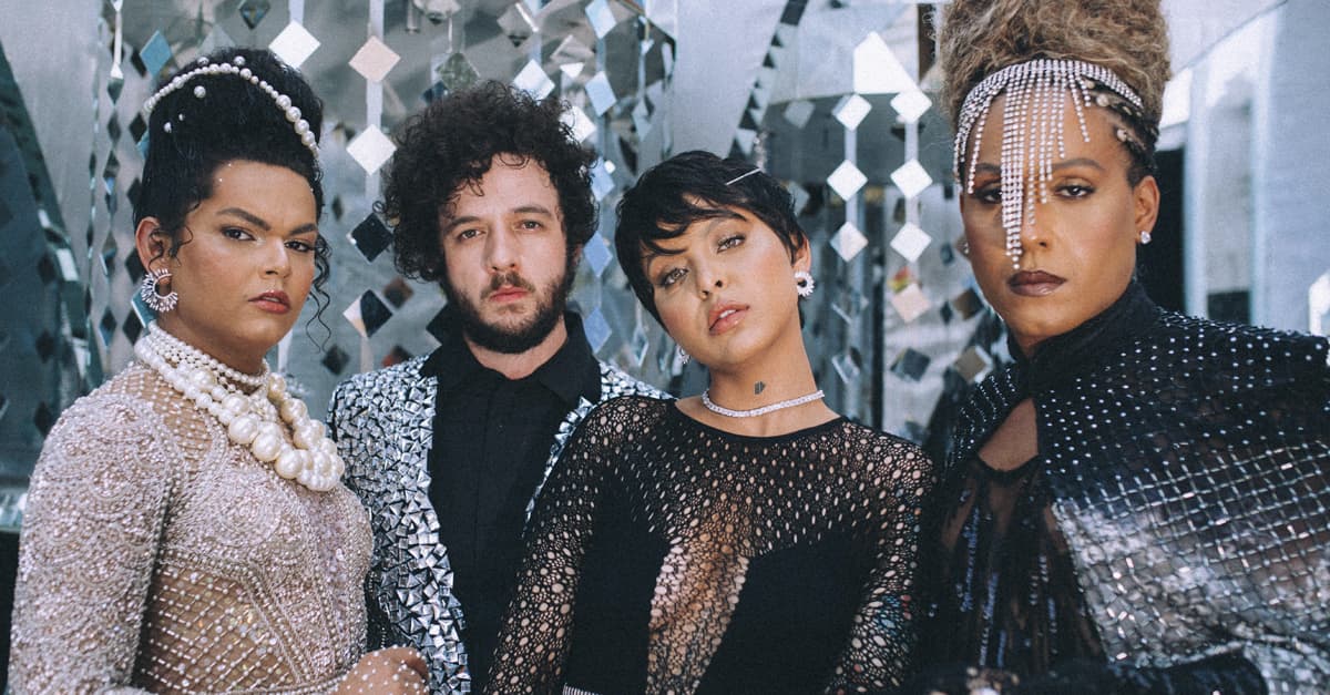 As Baías lançam parceria com Kell Smith; confira “Muito, Eu Te Amo”!