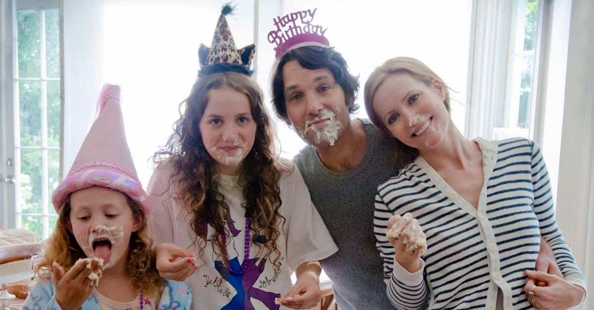 “Bem-Vindo Aos 40”, com Paul Rudd e Leslie Mann, é atração do Supercine deste sábado