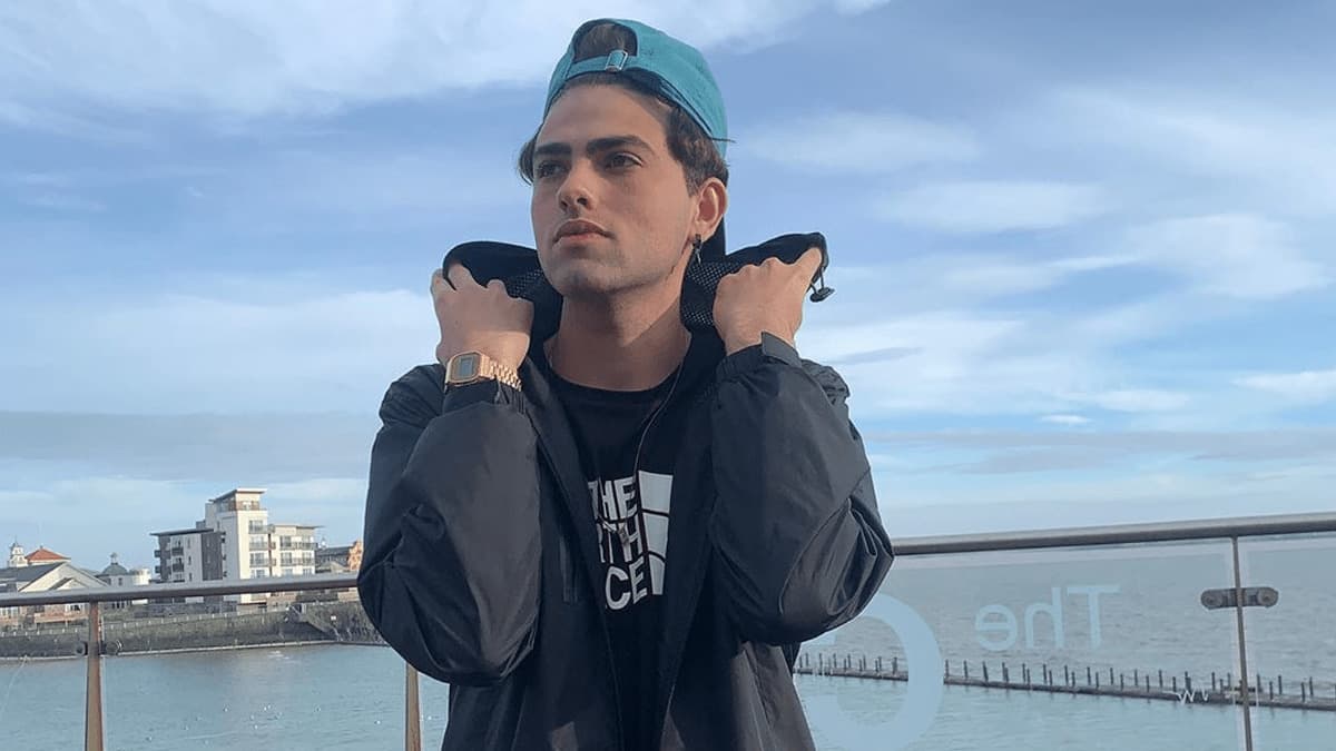 Mário Júnior, o galã do TikTok, aparece pelado em reality do Multishow