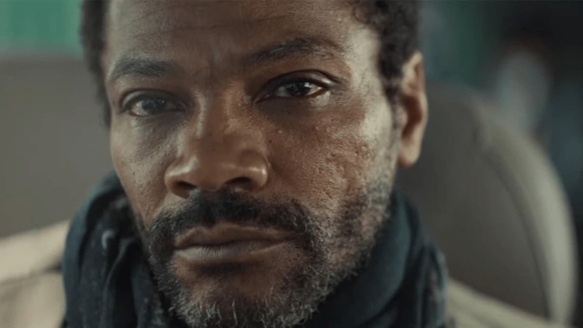 Morre aos 56 anos Adama Niane, ator de “Lupin”