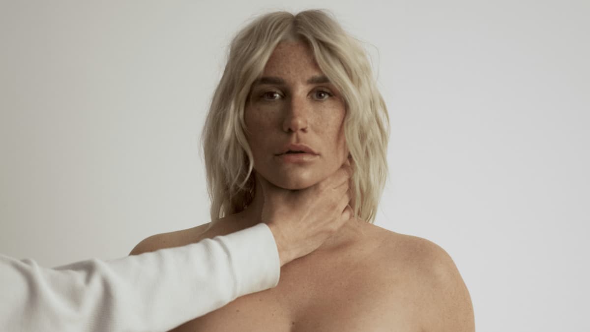 “Gag Order”: Kesha lança tão aguardado quinto disco da carreira; ouça!