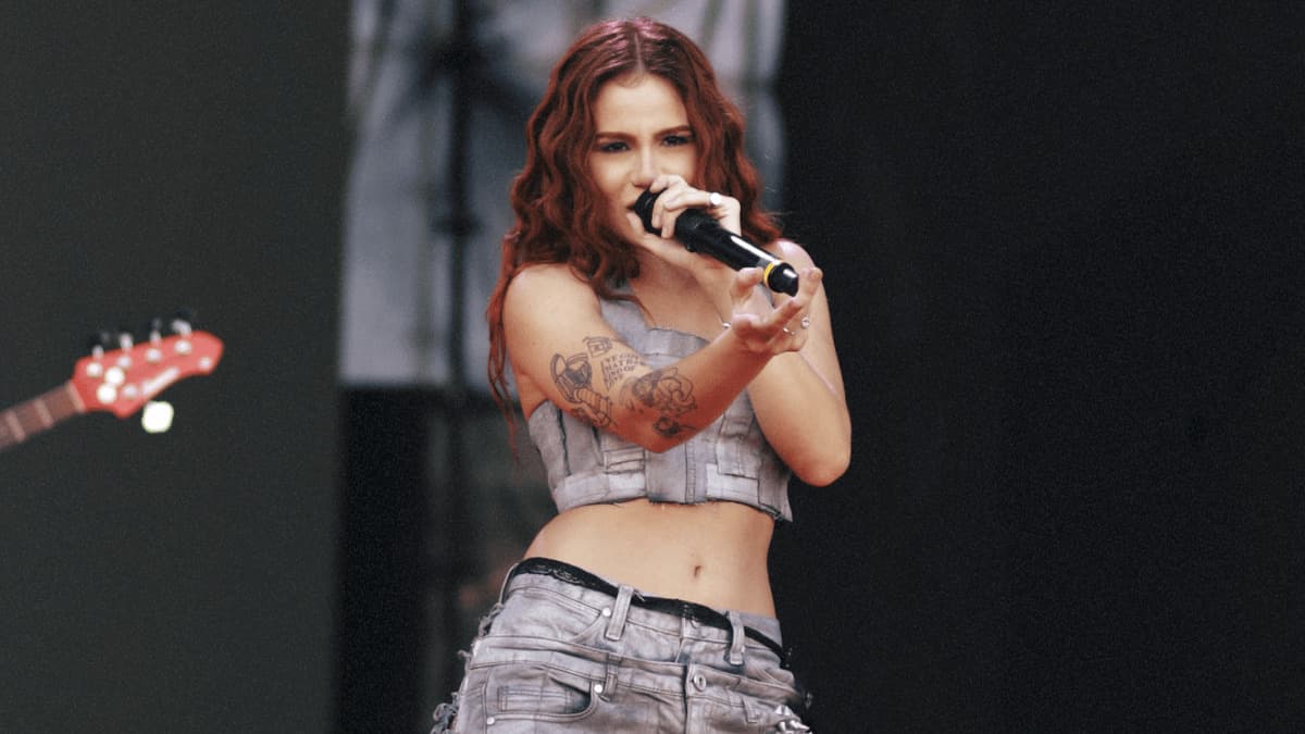 Carol Biazin entrega show repleto de energia no MITA do Rio de Janeiro e leva surpresa ao público