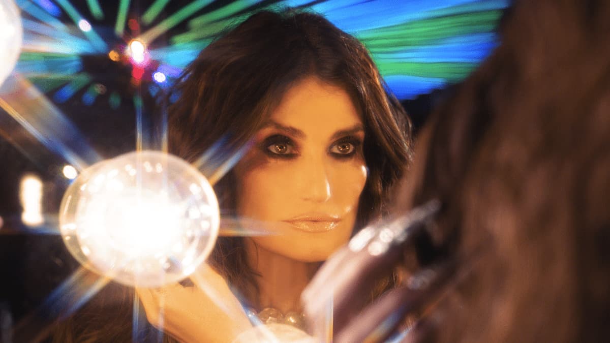 Idina Menzel agita a boate no videoclipe “MOVE”; assista!