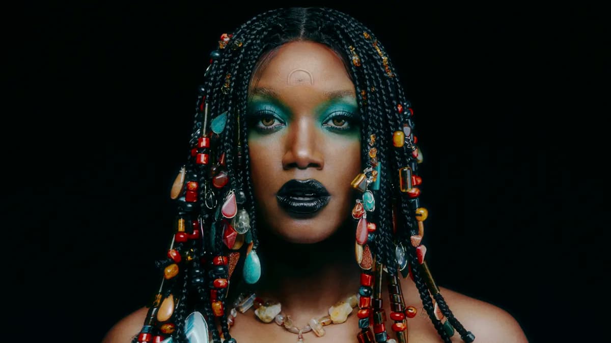 Baile da Vogue 2025 anuncia show de IZA e transmissão ao vivo; saiba mais