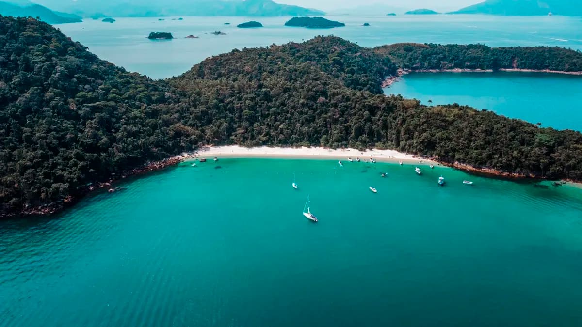 Vogue Brasil apresenta sua primeira festa de Réveillon