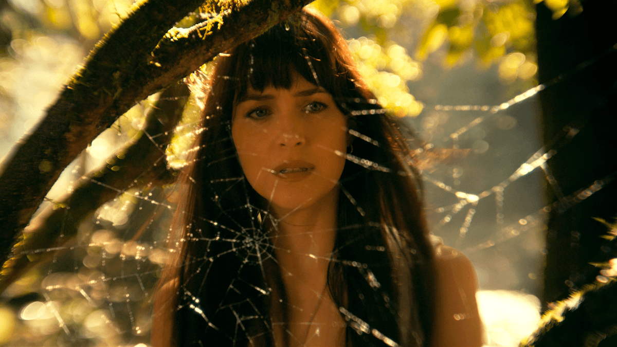 Dakota Johnson e a diretora S. J. Clarkson virão ao Brasil para promover “Madame Teia”