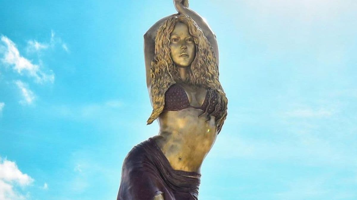 Shakira é homenageada com estátua gigante na Colômbia