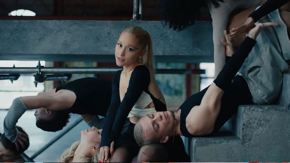 Ariana Grande lança videoclipe dançante para “yes, and?”, seu novo single; assista!