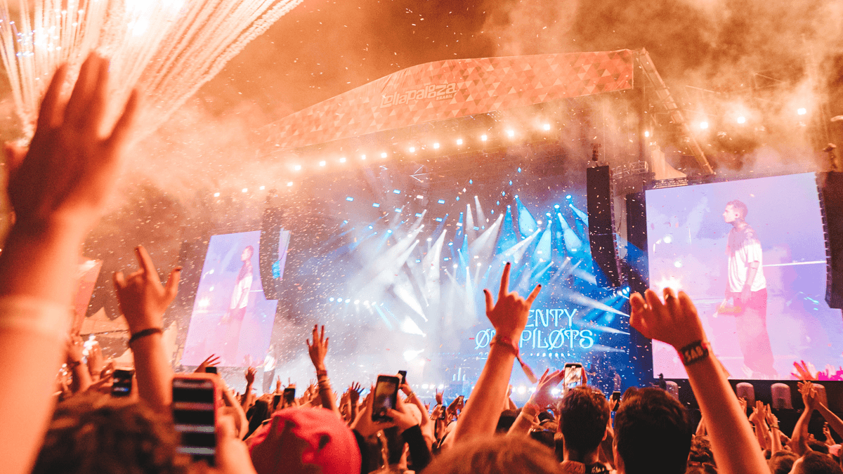 Lollapalooza Brasil 2025 anuncia operação de transporte público 24 horas nos dias de evento; veja