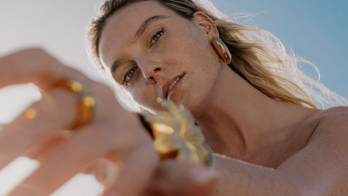 Perrie lança “Forget About Us” e fala sobre projeto solo: “Experiência mais incrível”