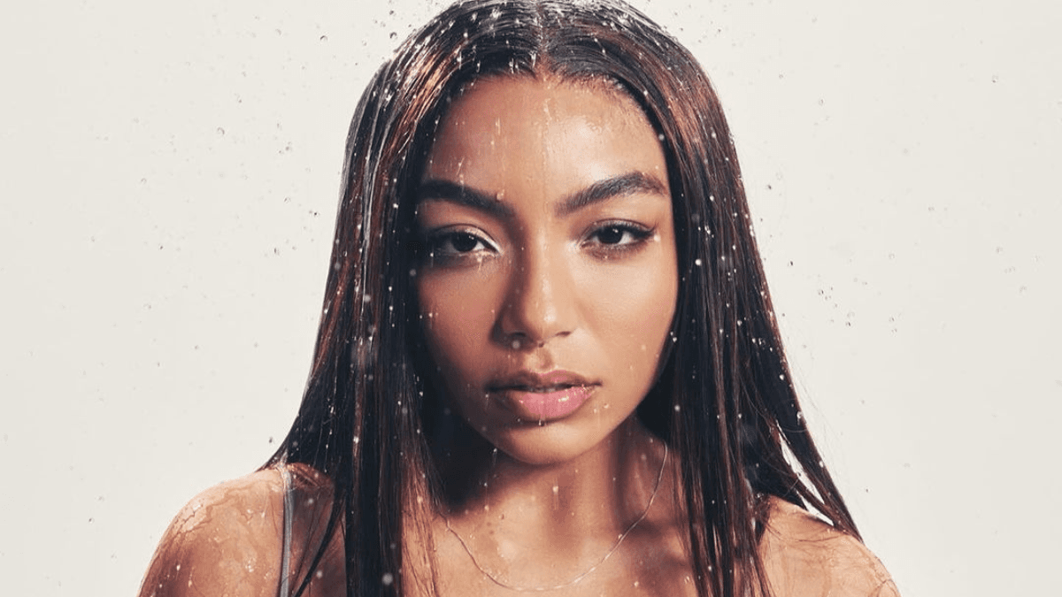 Any Gabrielly eleva a temperatura no single “Sweat”